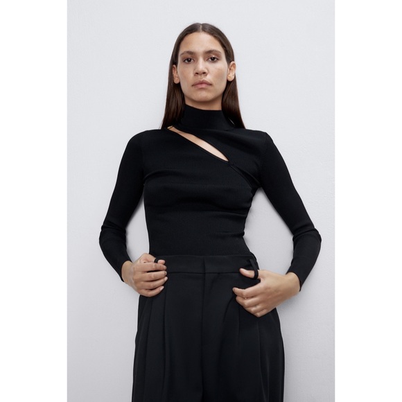 🚫SOLD🚫 ZARA Cut Out Top - Picture 4 of 8